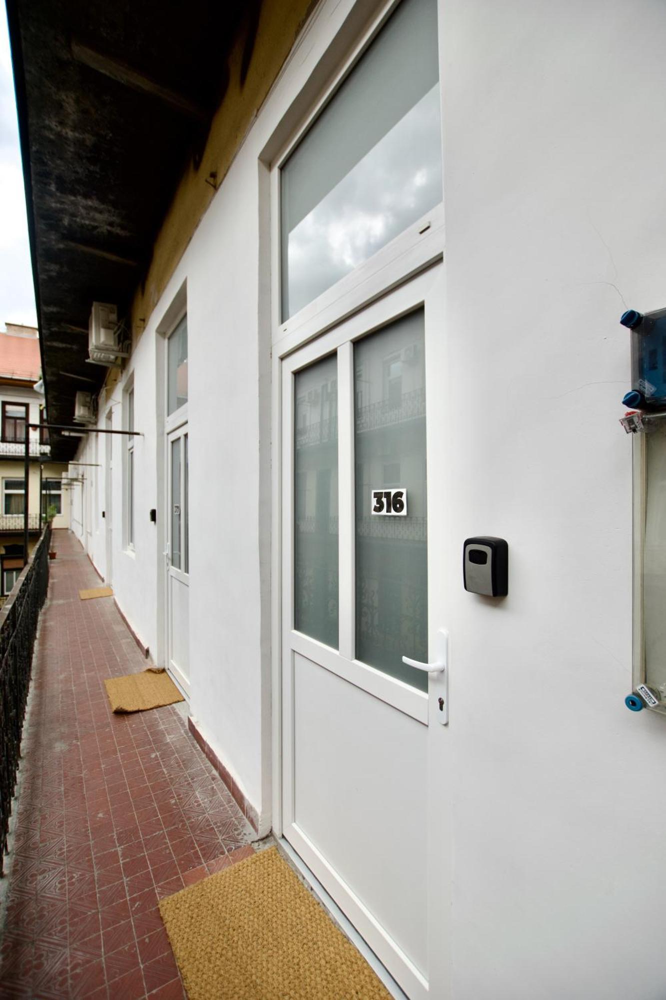 Studio Apartments By Hi5- Cozy Studio Budapest Esterno foto